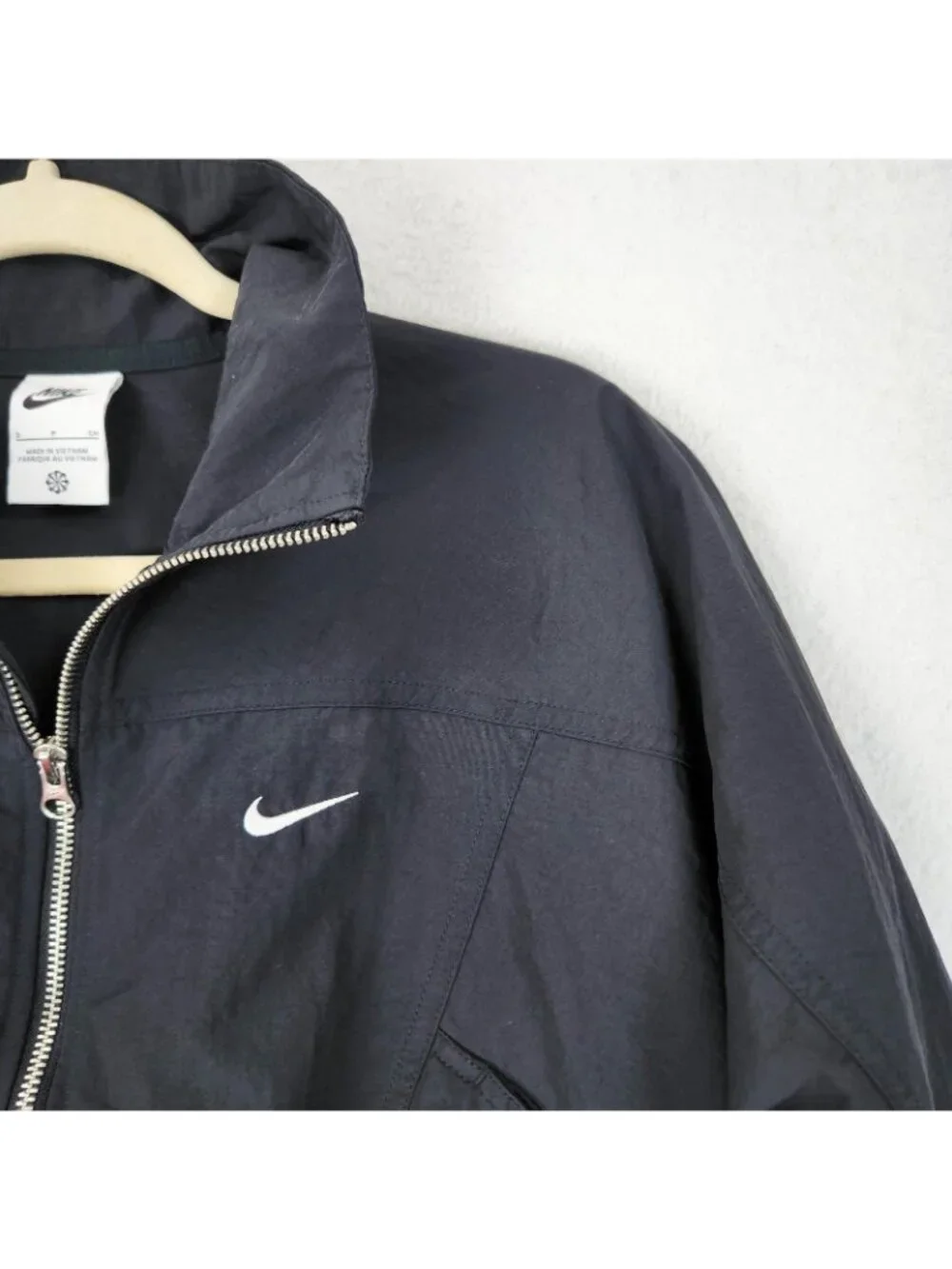 Nike Jacket Womens Small Black Woven Full Zip Lightweight Cropped Windbreaker